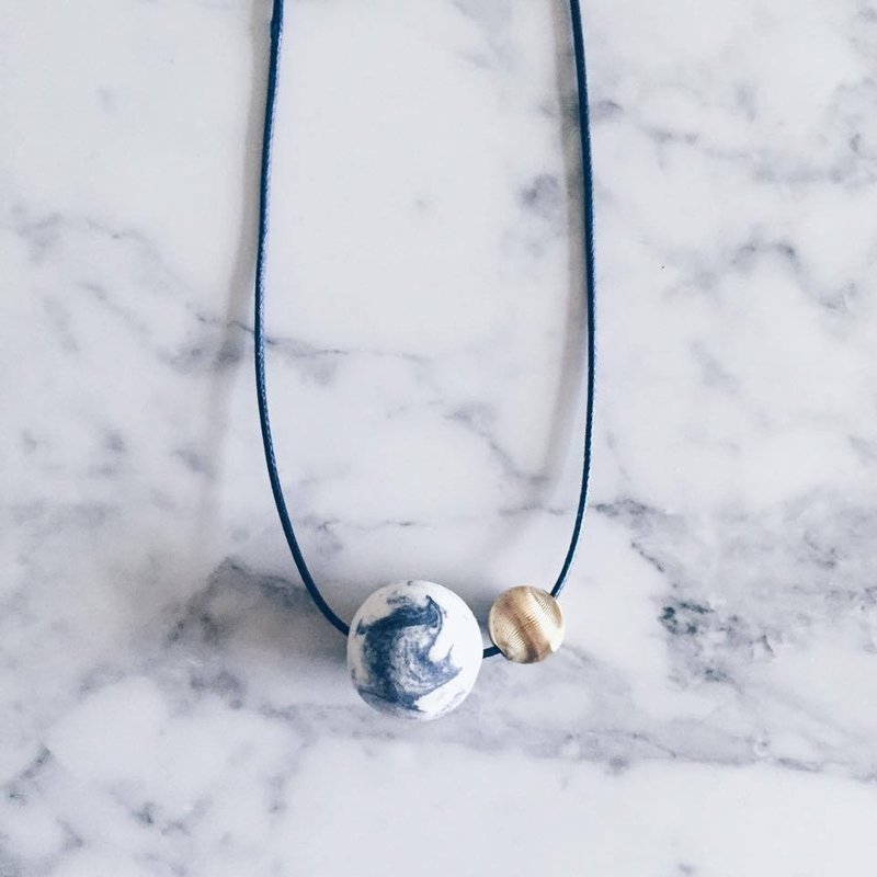 水墨輕黏土長項鍊配金色珠子●Ink Style Necklace●Dye Spheroid Collection - 項鍊 - 黏土 藍色