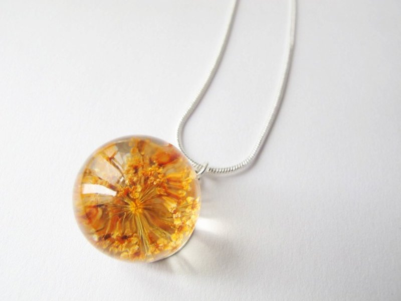 * Rosy Garden * Orange wild carrot flower Shuijingjiao Necklace (great circle) - สร้อยคอ - พืช/ดอกไม้ สีส้ม