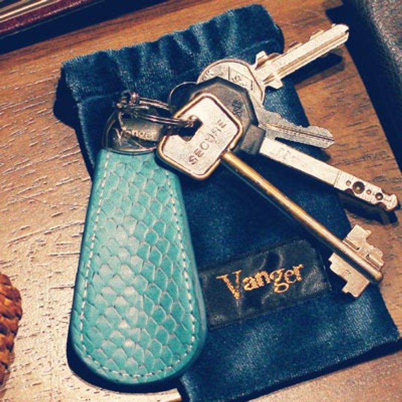 Vanger‧ snake embossed leather key ring - Keychains - Genuine Leather Blue