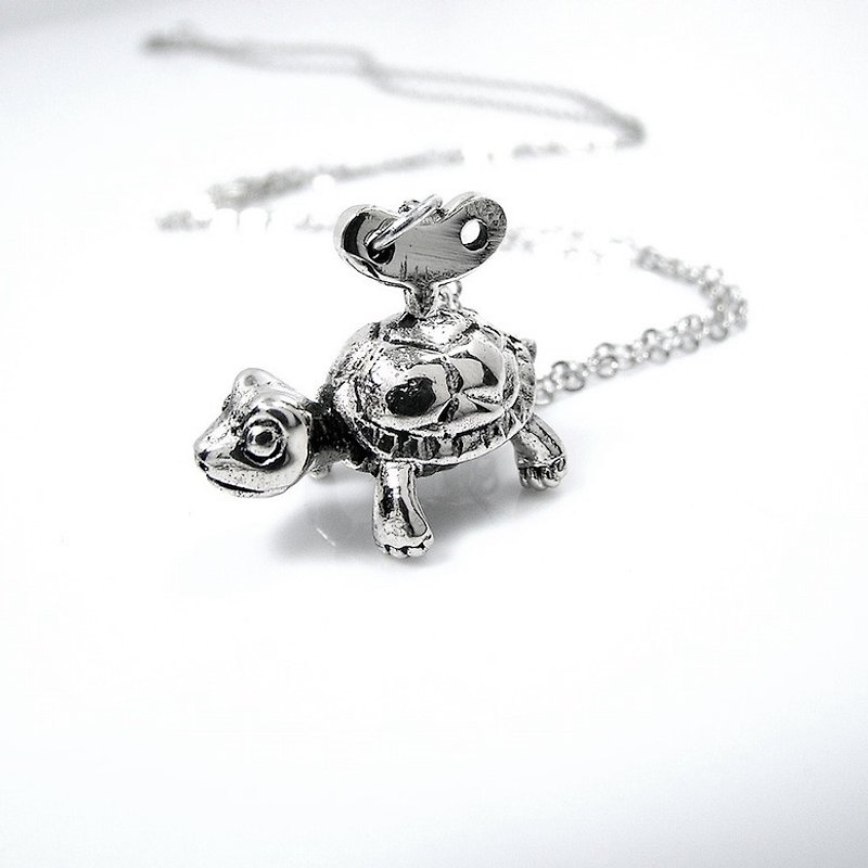 Wind up Turtle pendant in white bronze ,Rocker jewelry ,Skull jewelry,Biker jewelry - สร้อยคอ - โลหะ 