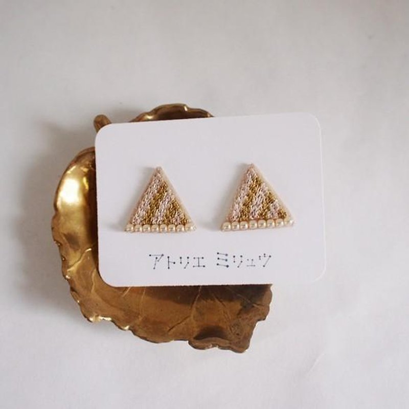 clip on earrings"stripe triangle" gold - 耳環/耳夾 - 繡線 金色
