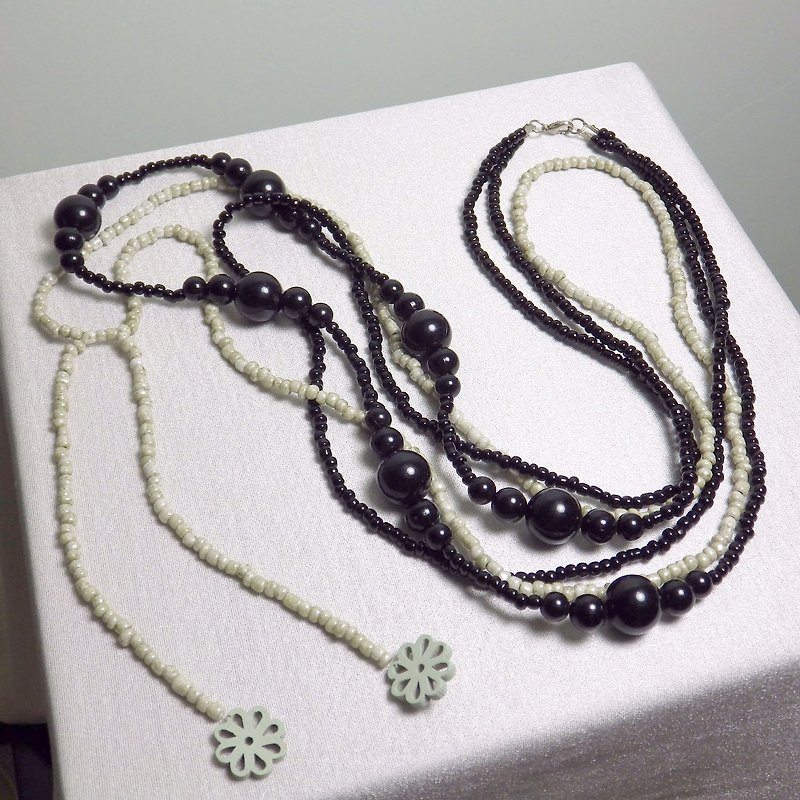 Between urban and rural areas [nomadic] \ necklace. Black - Necklaces - Other Materials Black
