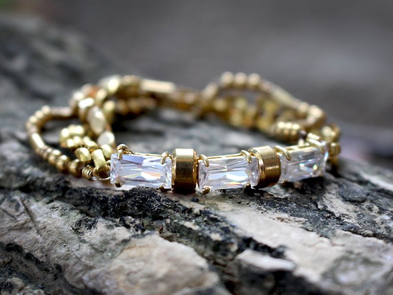 Glass of water damage -half's half of pure brass bracelet - สร้อยข้อมือ - วัสดุอื่นๆ ขาว