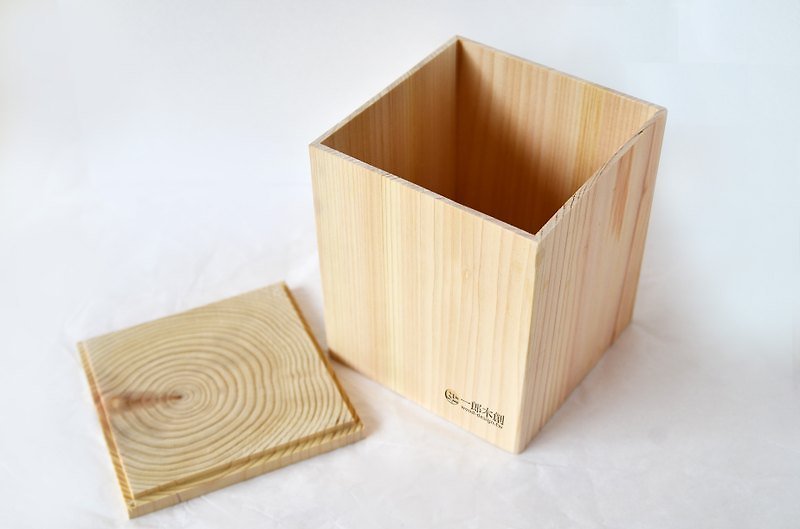 Heart holding wooden storage box (4 inches), dry material storage box - กล่องเก็บของ - ไม้ สีทอง