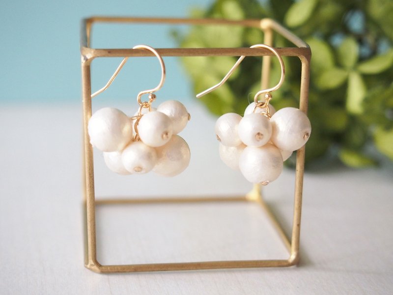 [14kgf] cotton pearl pierceⅠ - Earrings & Clip-ons - Other Materials White