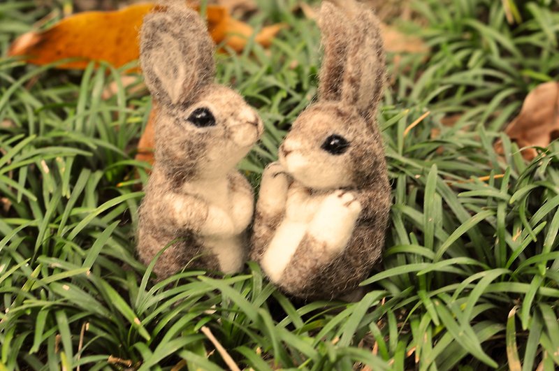 Wool felt little rabbit decorations - ตุ๊กตา - วัสดุอื่นๆ สีเทา