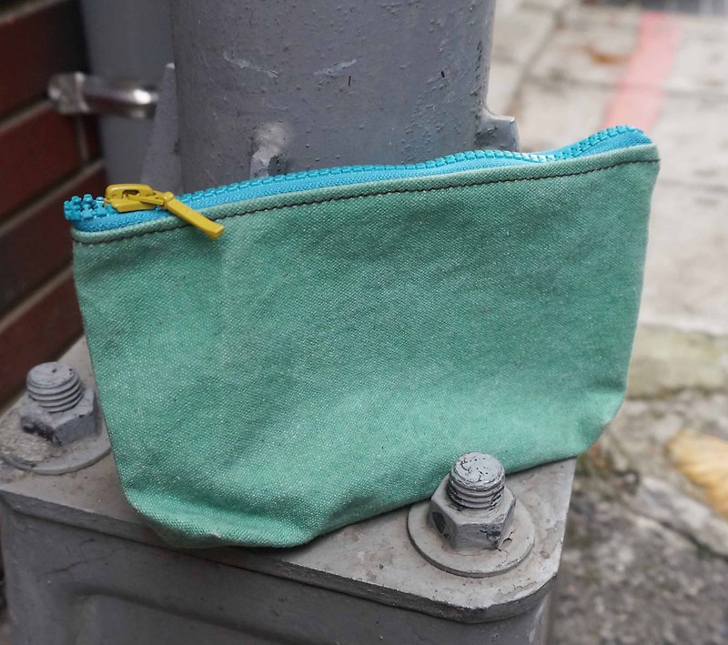 Sienna Stone Washed Canvas Universal Pouch - กระเป๋าเครื่องสำอาง - วัสดุอื่นๆ สีเขียว