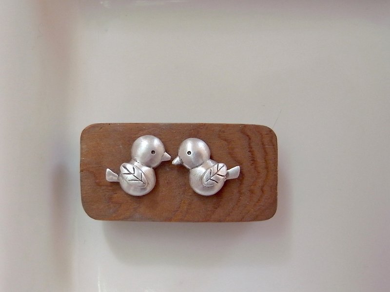 Cute Bird And Leaf--Sterling Silver--Silver Bird--Tiny Bird---Stud Earrings - Earrings & Clip-ons - Silver Gray