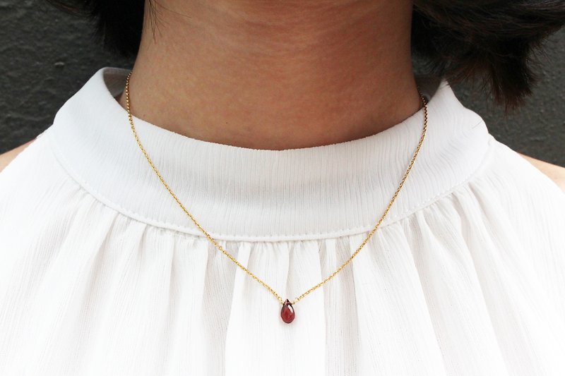 January birthstone-red pomegranate Garnet ガーネット clavicle necklace - Necklaces - Gemstone Red