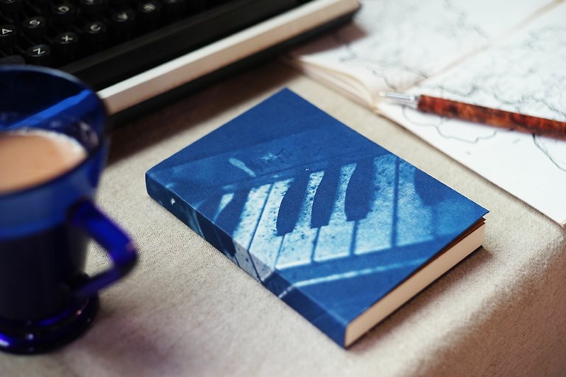 Handmade Blue Sun Notebook-Lost Voice - สมุดบันทึก/สมุดปฏิทิน - กระดาษ สีน้ำเงิน