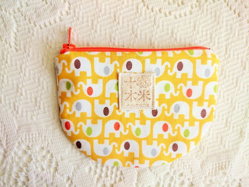 [Ten wooden meters. Lorenza] yellow elephant half cake purse / little things Bag - Coin Purses - Other Materials Yellow
