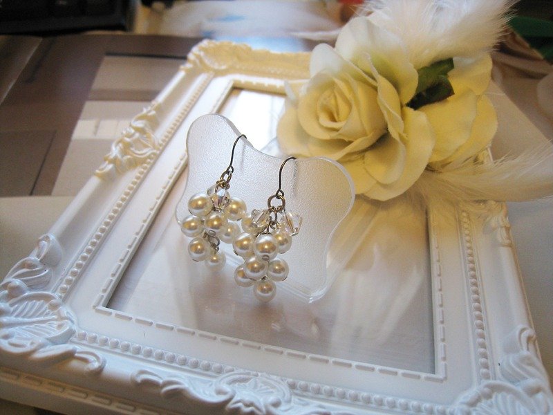 Silky Pearl & Swarovski Crystal Pierced Earrings / SMC : White - Earrings & Clip-ons - Pearl 