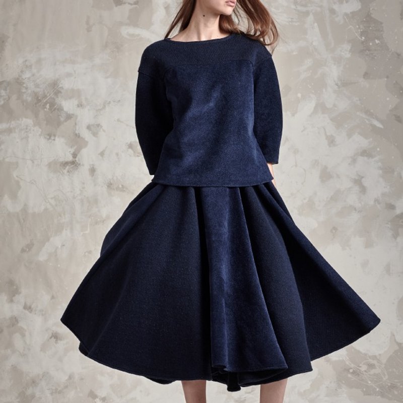 Wavy circle skirt_blue (14S1SK01) - กระโปรง - เส้นใยสังเคราะห์ 