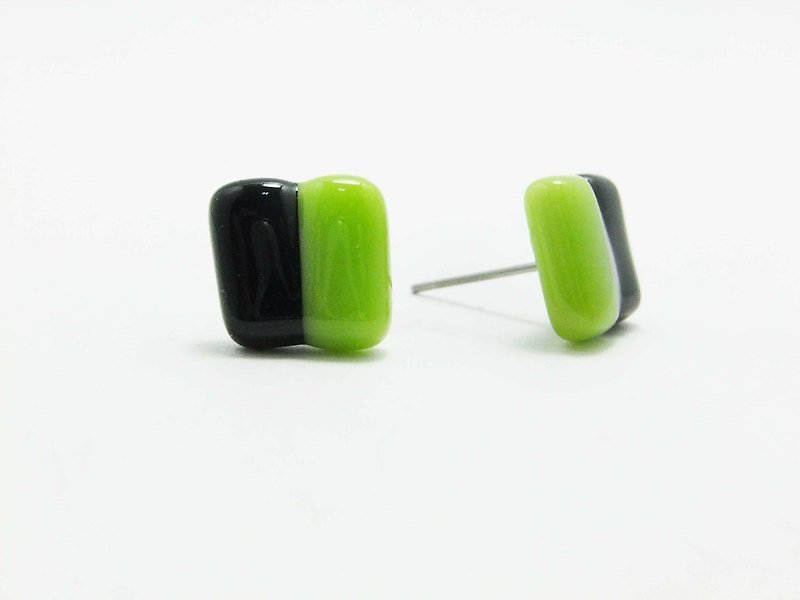 方型雙色琉璃耳環-黑+草綠 - 耳環/耳夾 - 玻璃 多色