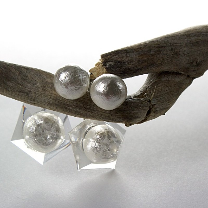 Pentagon Lantern Earrings (Pearl Pearl 3) - ต่างหู - วัสดุอื่นๆ ขาว