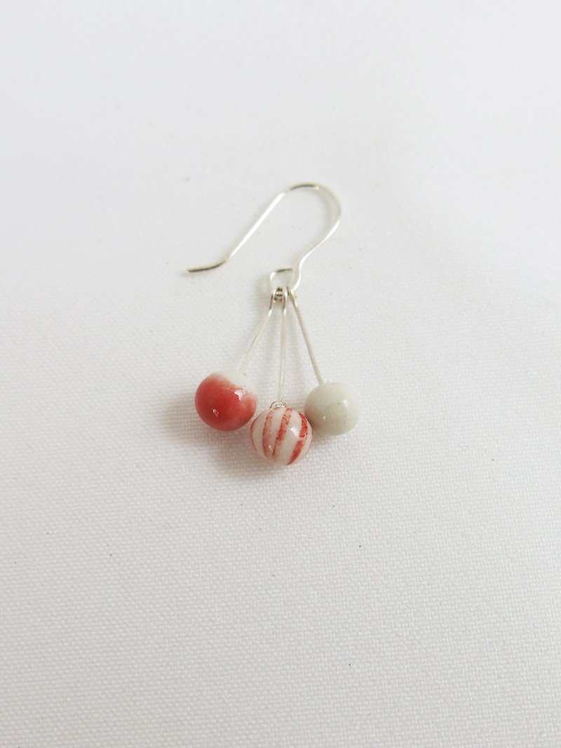 Christmas Limited _Noël boule ceramic earrings - Earrings & Clip-ons - Other Materials Red