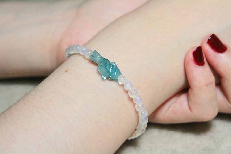 [Ofelia arts & amp; crafts] Natural Stone - Natural Moonstone apatite x x freshwater pearl bracelet [J54-Althea] - สร้อยข้อมือ - เครื่องเพชรพลอย 