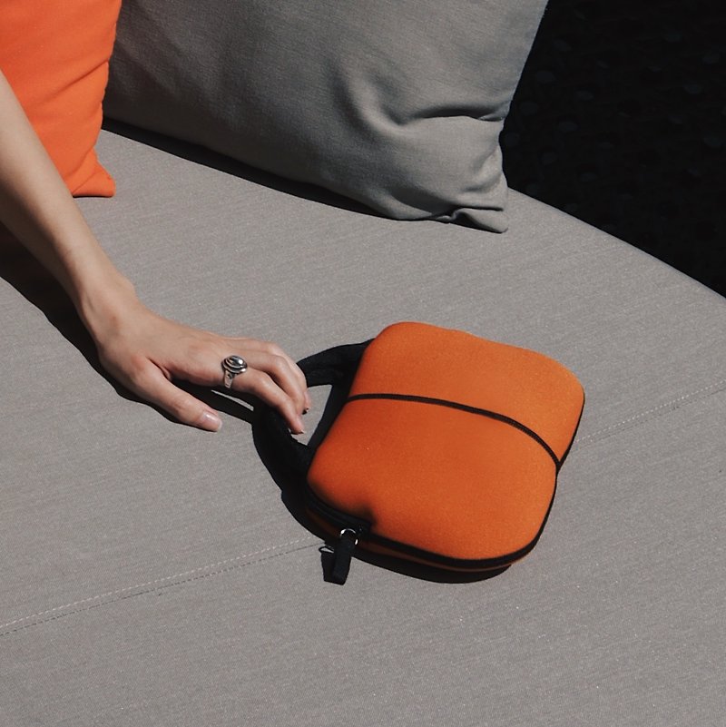 Barcelona Barcelona handbag [6 colors] - กระเป๋าถือ - วัสดุกันนำ้ สีส้ม