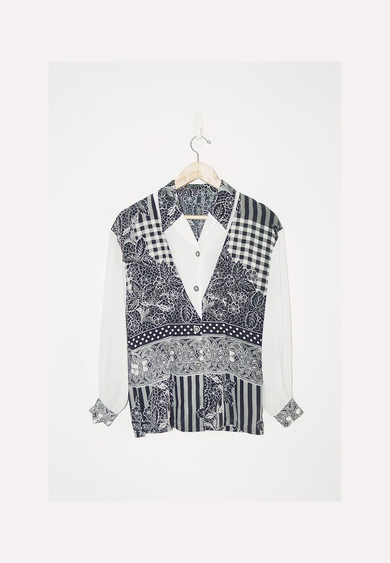 Pill just black and white cat ♫ ~ medieval pattern luxury shirt - Women's Shirts - Other Materials Black