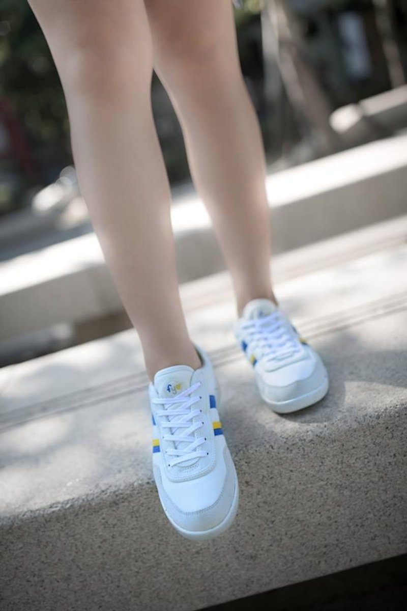 FYE法國環保鞋  白/深藍 台灣寶特瓶環保休閒鞋(再回收概念,耐穿,不會分解) 女生款---青春‧活力。剩下單一尺寸#36 - 女款休閒鞋 - 其他材質 白色