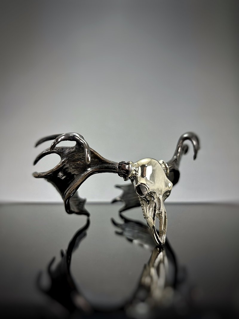 Moose Skull bangle in white bronze Rocker jewelry ,Skull jewelry,Biker jewelry - สร้อยข้อมือ - โลหะ 