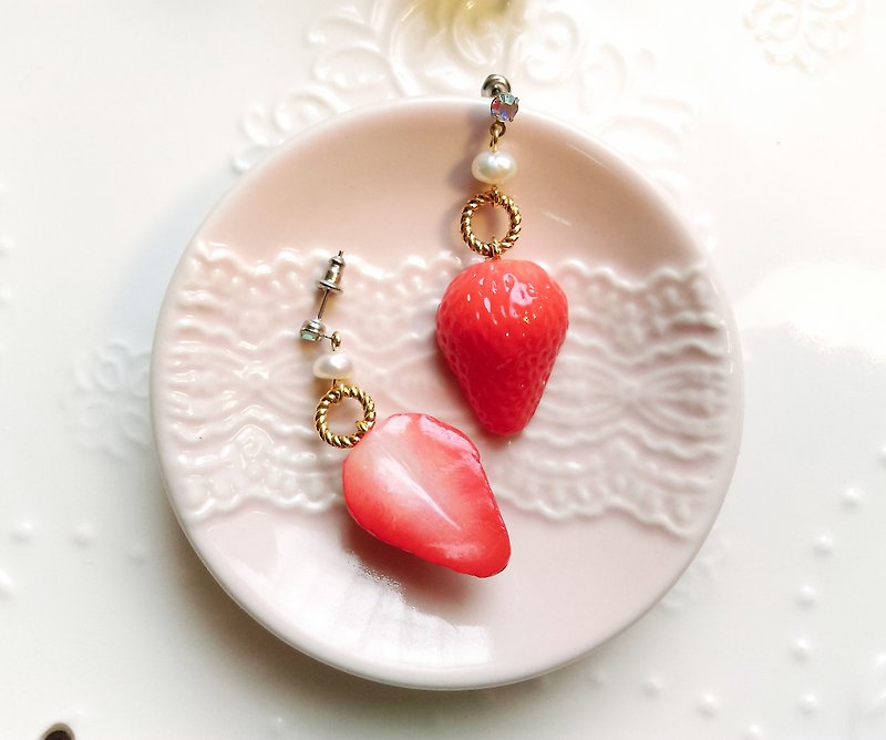[Semi-precious stones and pearls. Miss Strawberry control] beaming warm. Handmade earrings. {Needle / cramping} - ต่างหู - เครื่องเพชรพลอย สีแดง
