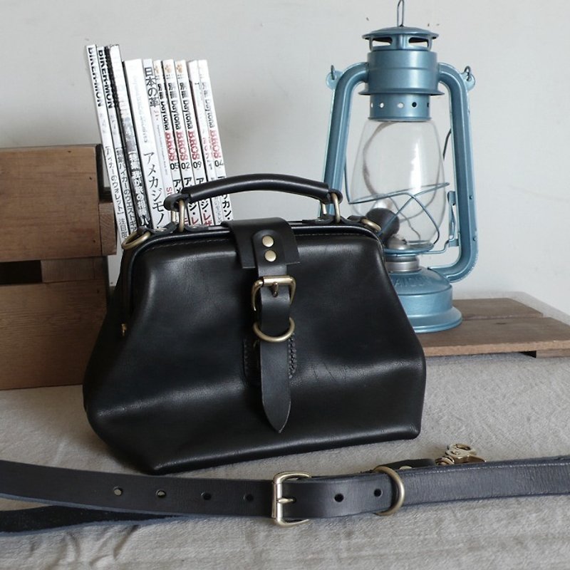Classic black sputum doctor bag (small) / side backpack / handbag / dual-use bag - กระเป๋าแมสเซนเจอร์ - หนังแท้ สีดำ