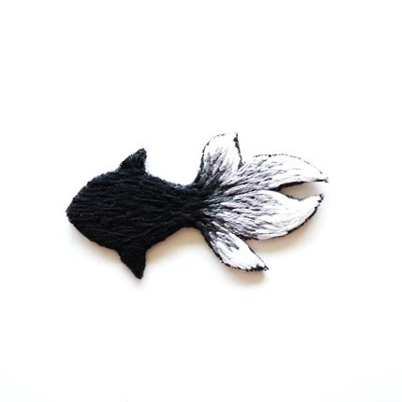 Black glass goldfish hand embroidery brooch - Brooches - Thread Black