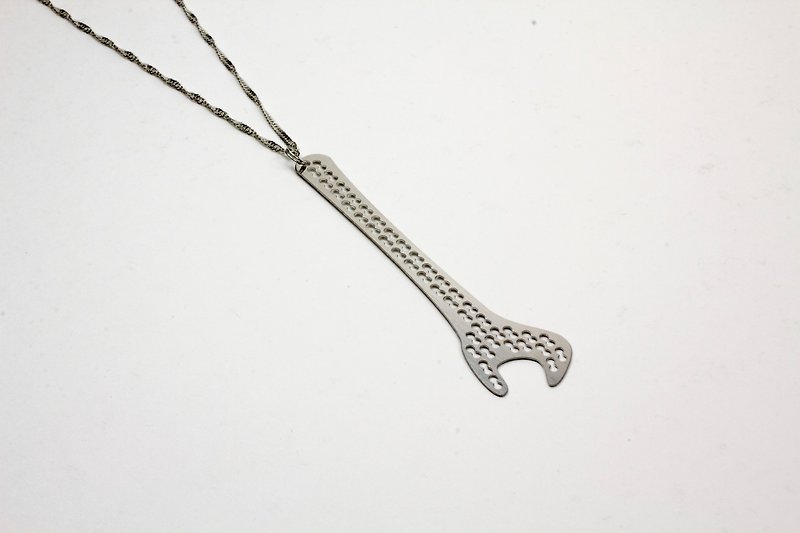 Wrench Necklace_Hand Tools Series_Question - สร้อยคอ - โลหะ สีเทา