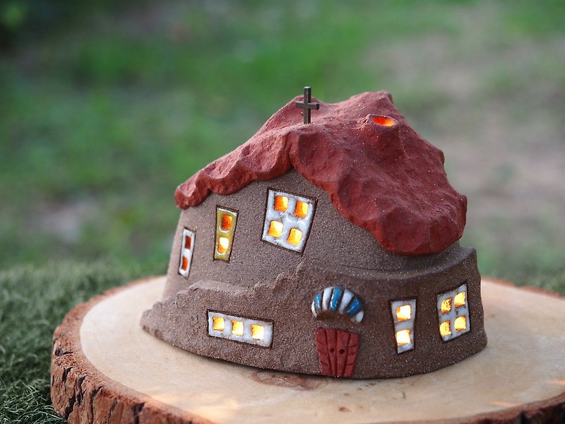 Lighted House] [light house hand-made pottery - lovely home Ceramic Lighted House - โคมไฟ - วัสดุอื่นๆ สีแดง