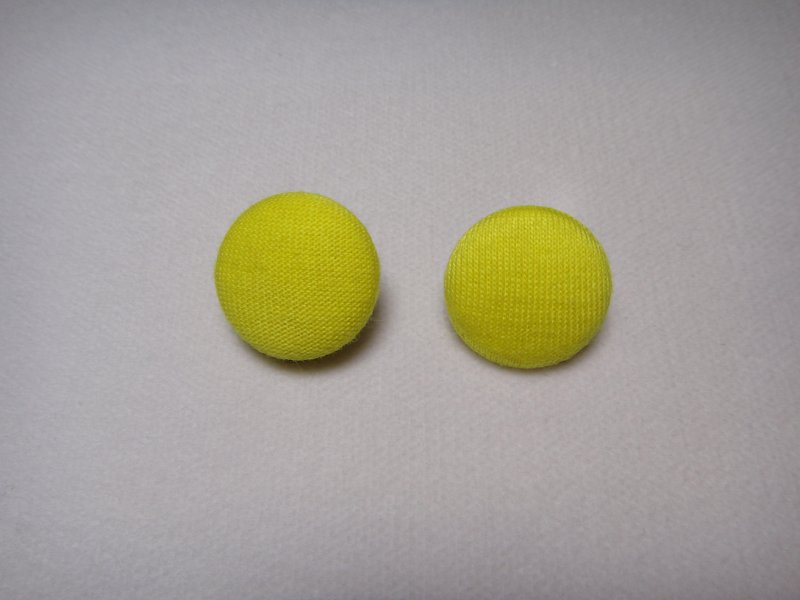 (C) 檸檬黃黃_布製鈕釦耳環 C22BT/UZ55 - 耳環/耳夾 - 棉．麻 黃色