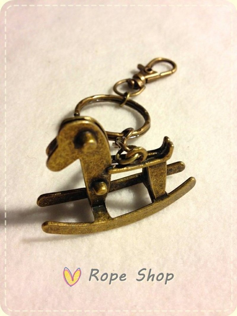 Three-dimensional modeling and shook his small horse. Vintage bronze color key ring - Other - Other Metals 