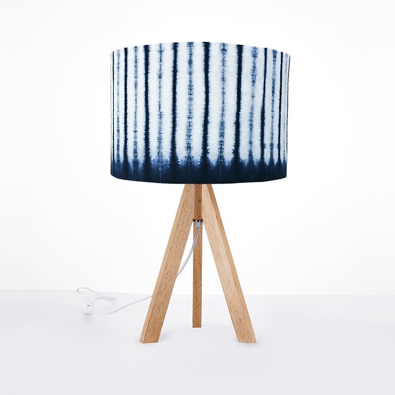 Ji Color-Blue Dyeing Table Lamp - ของวางตกแต่ง - ผ้าฝ้าย/ผ้าลินิน สีน้ำเงิน