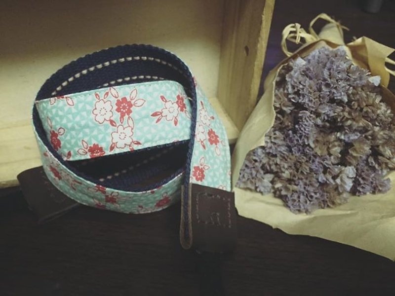 [Clare cloth hand-made]*limited edition*small floral green lake camera strap - ID & Badge Holders - Other Materials Blue
