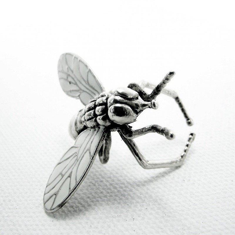 Fly ring in white bronze with enamel color - แหวนทั่วไป - โลหะ 