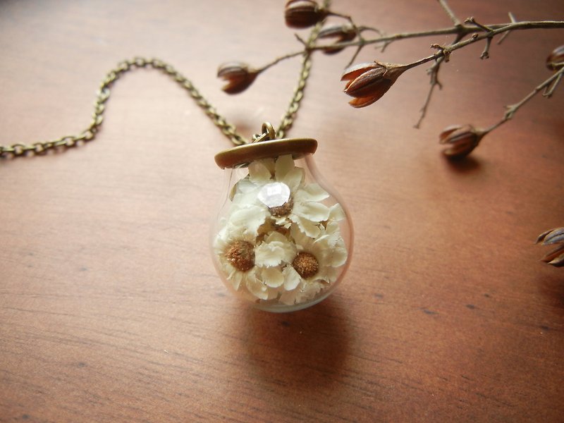 *coucoubird*small white flower ball necklace - Necklaces - Glass White