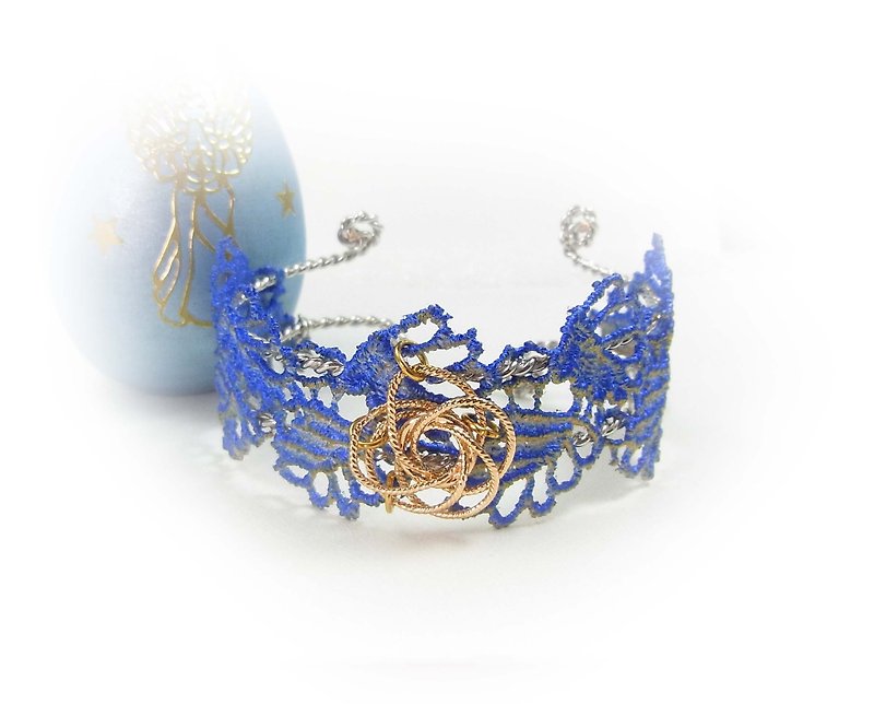 Illusion Bangle (Blue+Gold) - Bracelets - Thread 