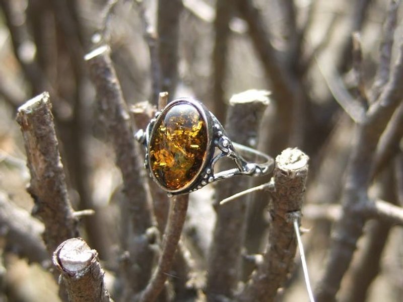 純銀琥珀戒指．優雅的古典美 - แหวนทั่วไป - เครื่องเพชรพลอย สีส้ม