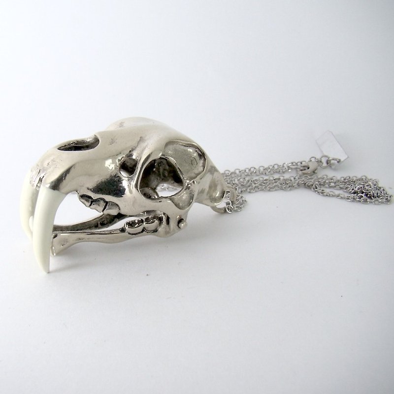 Saber tooth pendant in white bronze and oxidized antique color ,Rocker jewelry ,Skull jewelry,Biker jewelry - สร้อยคอ - โลหะ 