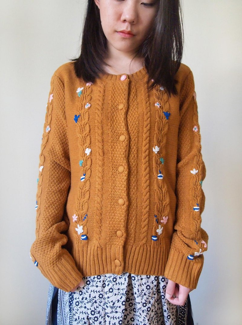 Country Life's Happy girl sweater - Naturals - เสื้อผู้หญิง - วัสดุอื่นๆ สีทอง