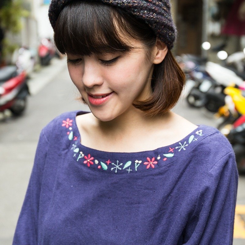 【 預購中】✱紫色刺繡花卉上衣✱ - 女裝 上衣 - 棉．麻 多色