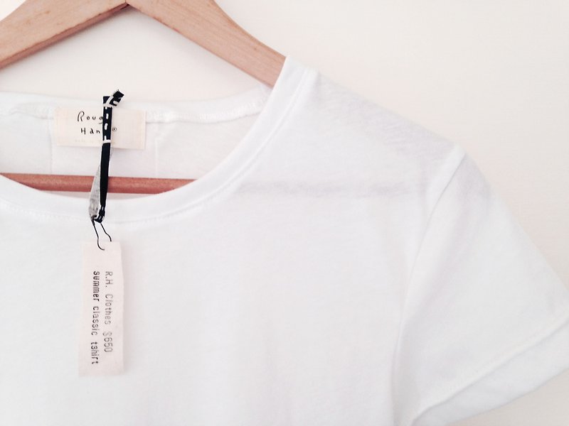 RH clothes / Summer Classic brand fit slits T-shirtⅡ / White - เสื้อยืดผู้หญิง - วัสดุอื่นๆ ขาว