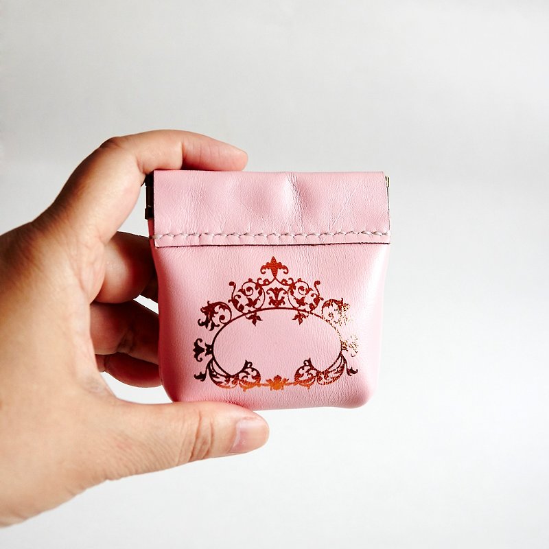 粉紅皮革燙古銅圖案彈片零錢包 - 長短皮夾/錢包 - 其他材質 粉紅色