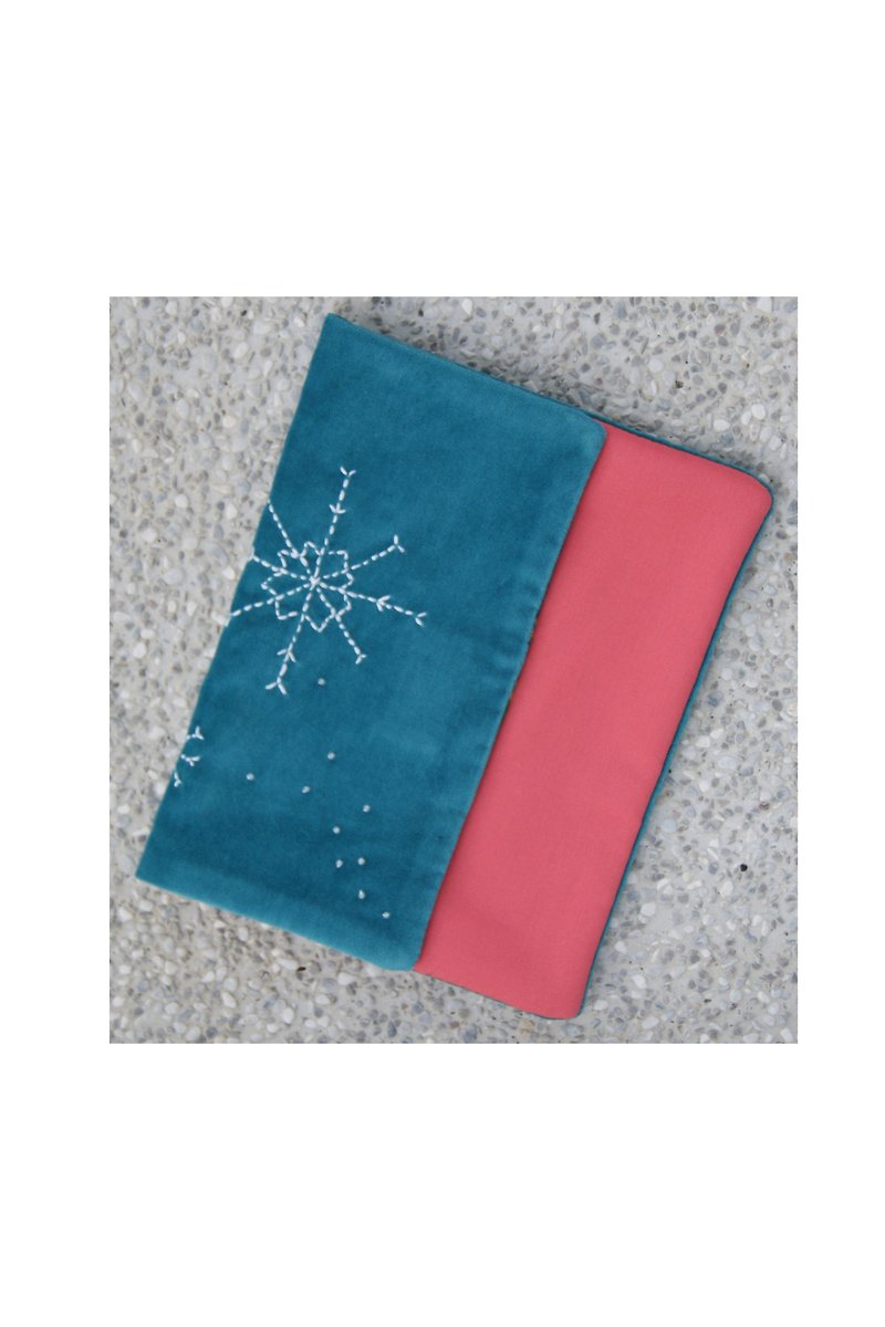 ipad mini warm Christmas season hand-made cloth cover-suitable for any 7-inch tablet - เคสแท็บเล็ต - วัสดุอื่นๆ หลากหลายสี