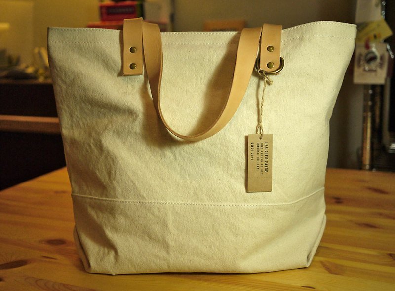 Simple tote - กระเป๋าถือ - วัสดุอื่นๆ ขาว