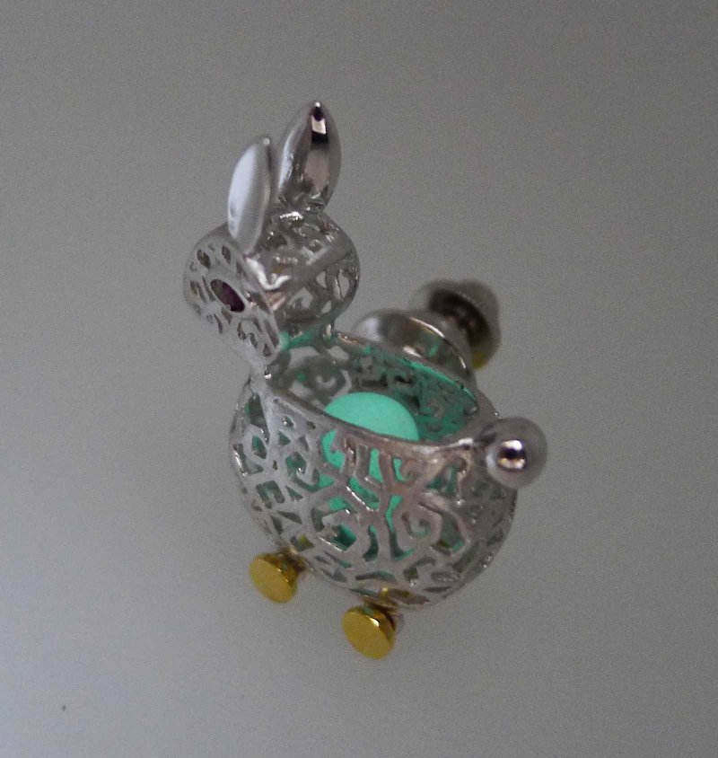 HK037~ 925 Silver Rabbit Lantern Brooch - Brooches - Silver Silver