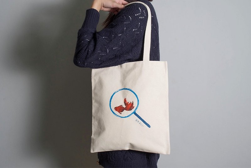 Hand-painted hand-printed embryo cloth bag [fishing for goldfish] single-sided pattern portable/shoulder multi-color - กระเป๋าแมสเซนเจอร์ - ผ้าฝ้าย/ผ้าลินิน หลากหลายสี