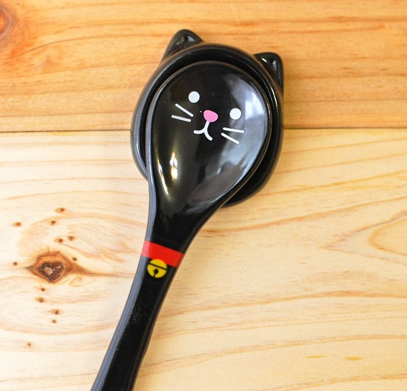 【日本Decole】餐桌小物系列 貓臉陶器湯匙&湯匙架組★黑貓款 - 刀/叉/湯匙/餐具組 - 其他材質 黑色