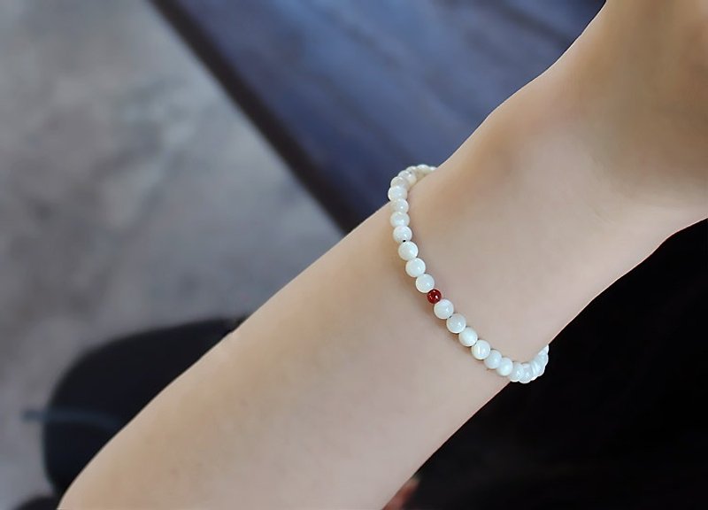, .- *'108 perles moonlight / pearl silver bracelet 4MM slim models - สร้อยข้อมือ - วัสดุอื่นๆ ขาว