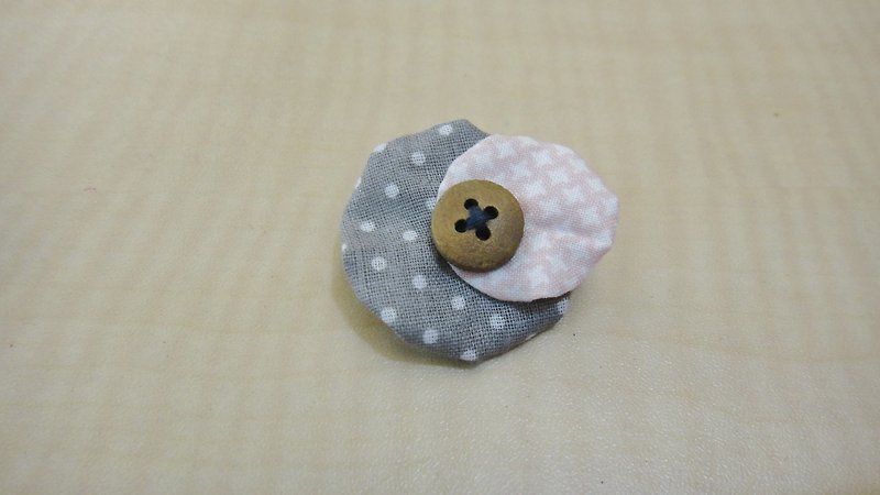 Size round pin - gray water jade and pink - Brooches - Other Materials Pink